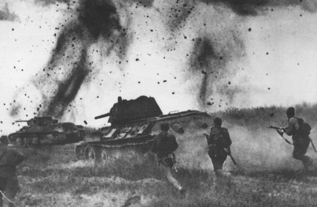 01 T-34 v bitvě u Kurska.jpeg