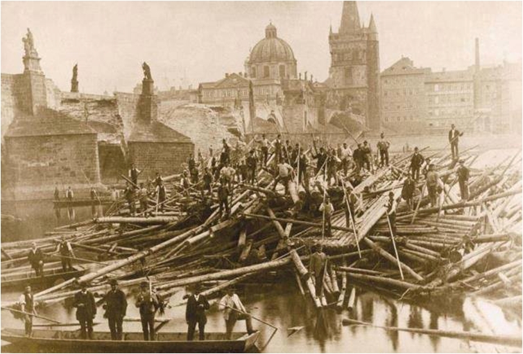 Karlův most po povodni 1890.jpg