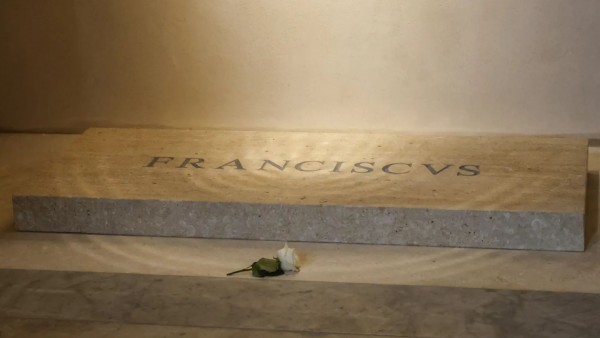 papez-frantisek-nahrobek.jpg
